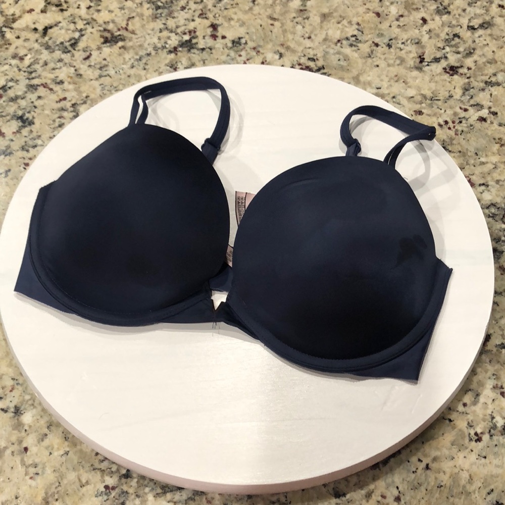 Victoria's Secret. Push-up bra. 32DD. Navy.